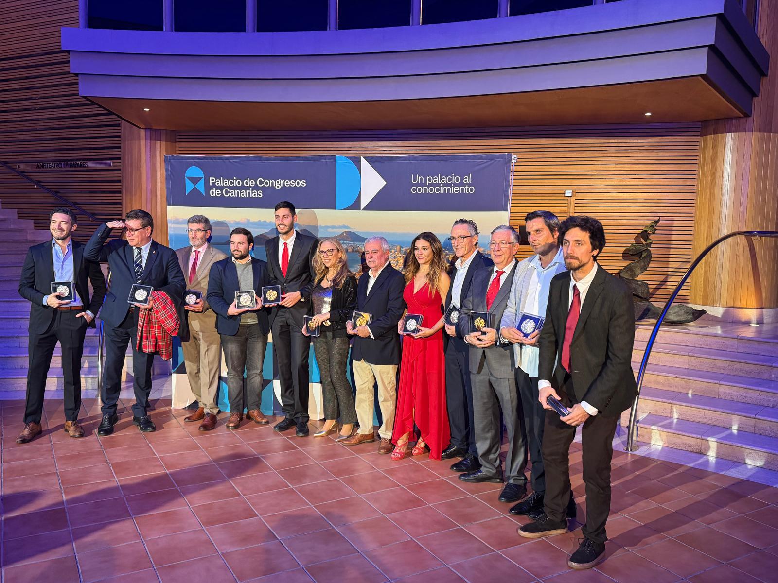 Reconocimiento a los comités organizadres del congreso seen seneo 2025