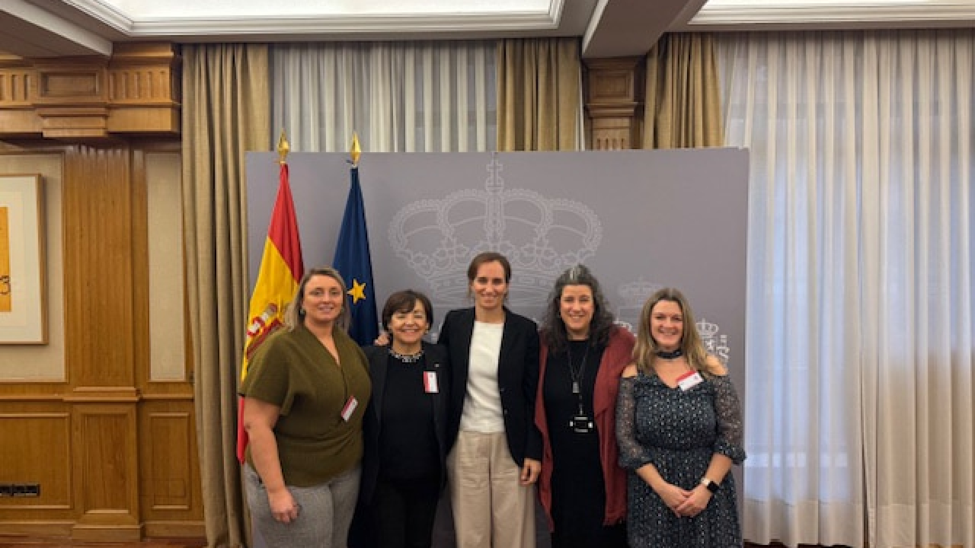 LAS ASOCIACIONES DE ENFERMERÍA PEDIÁTRICA ENTREGAN A SANIDAD 15.000 FIRMAS Y RECLAMAN QUE TODOS LOS NIÑOS Y NIÑAS SEAN ATENDIDOS POR ENFERMERAS PEDIÁTRICAS EN TODOS LOS NIVELES ASISTENCIALES